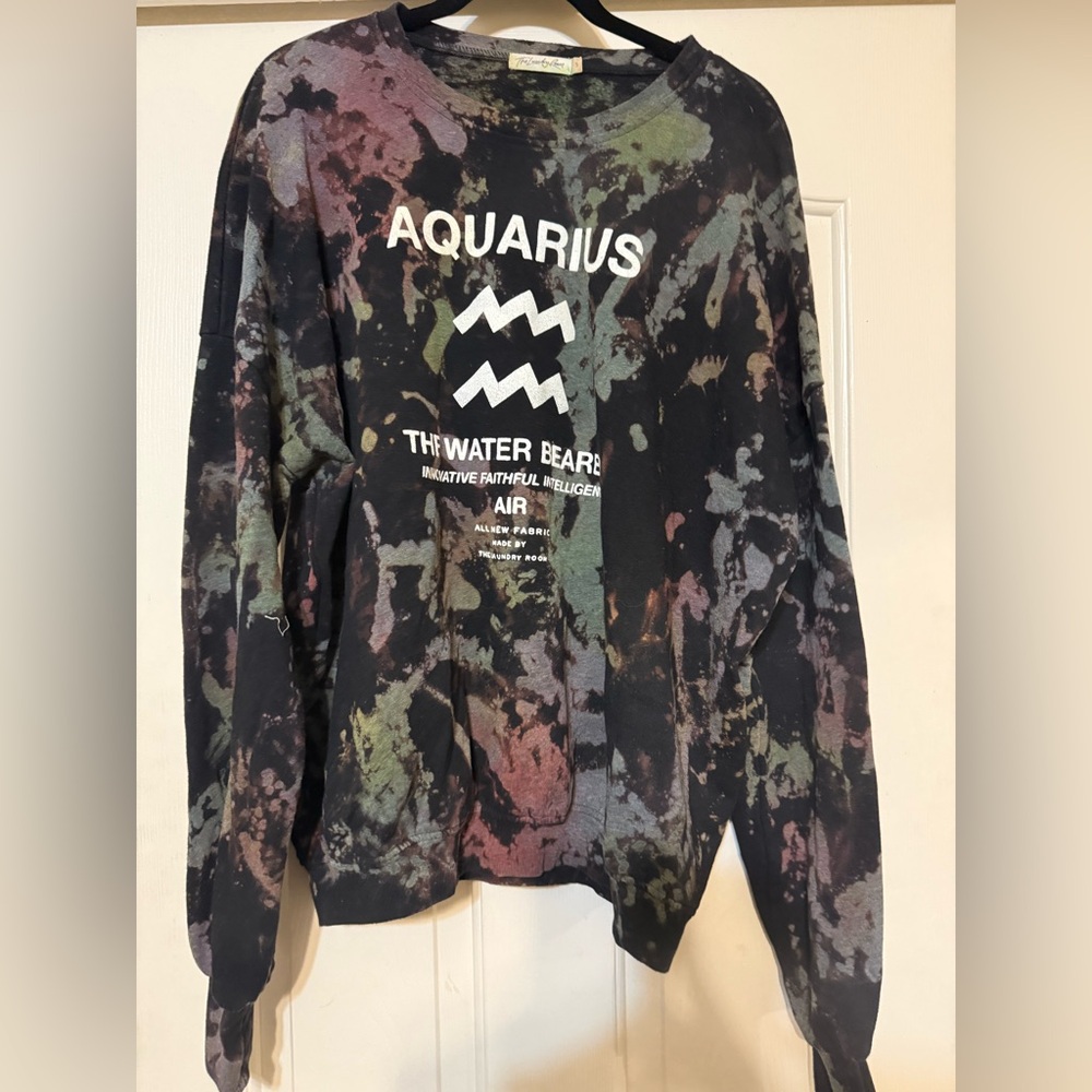 Aquarius Graphic Tie-Dye Sweatshirt with thumb holes